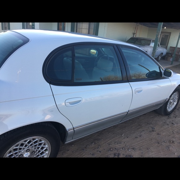 Chrysler 1995 - Picture 3 of 8